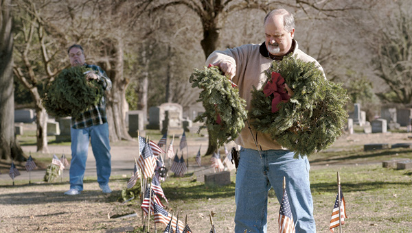 picking up wreaths DSC_3286