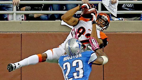 Cincinnati Bengals’ Marvin Jones catches a touchdown pass against Detroit Lions’ Chris Houston during second quarter action at Ford Field in Detroit on Sunday. The Bengals won 27-24. (MCT Direct Photos)