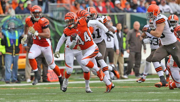 Cincinnati Bengals’ safety Tony Dye (44) returns a blocked punt by teammate Jayson DiManche for a 24-yard touchdown in the second quarter. The Bengals beat the Cleveland Browns 41-20 Sunday in Cincinnati. (Photo Courtesy of The Cincinnati Bengals)