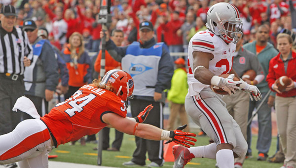 Carlos Hyde (34) of Ohio State evades Mike Svetina (34) of Illinois to score a touchdown during the second quarter. The Ohio State Buckeyes defeated the Illinois Fighting Illini, 60-35 at Memorial Stadium in Champaign, Ill., on Saturday. (MCT Direct Photos)