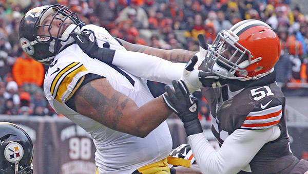 Cleveland Browns’ Barkevious Mingo, right, fights through the block of Pittsburg Steelers offensive tackle Mike Adams during the first quarter at FirstEnergy Stadium on Sunday, in Cleveland. The Steelers won, 27-11. (MCT Direct Photos)