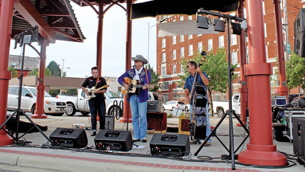 Rob McNurlin performs a variety of music Tuesday evening at the Farmer’s Market as part of the Summer Concert Series hosted by Studimo and Ironton aLive.