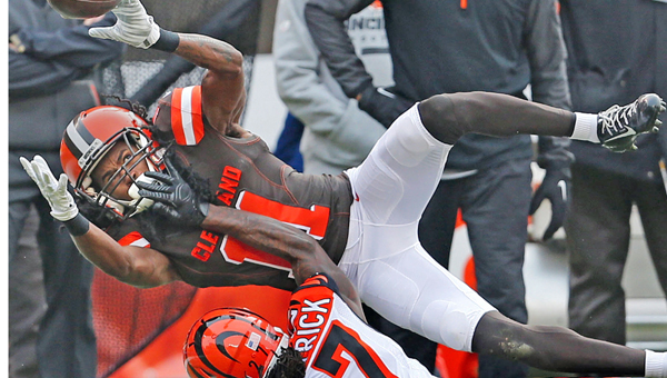 Cleveland wide receiver Travis Benjamin can’t hold onto a pass from quarterback Austin Davis as Cincinnati cornerback Dre Kirkpatrick covers him during the first quarter on Sunday. The Bengals won 37-3. (Ed Suba Jr./Akron Beacon Journal/TNS)