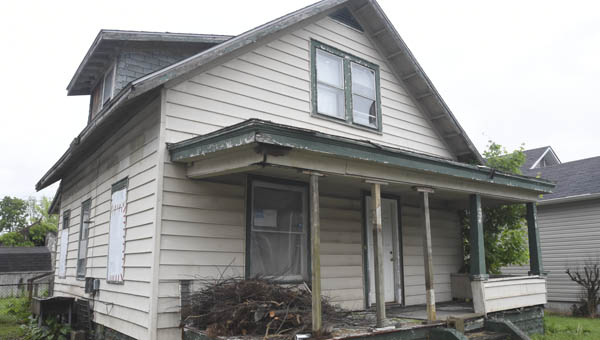 An abandoned house on Second Avenue in Chesapeake was a cause of concern at the May meeting of Chesapeake's council. Council member Alex Hackney drafted an ordinance dealing with vacant homes, which was passed at Monday's meeting 6-0.