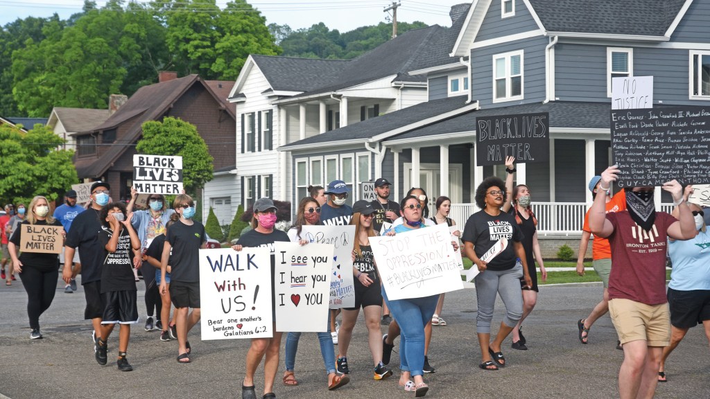Hundreds take to streets of Ironton The Tribune The Tribune